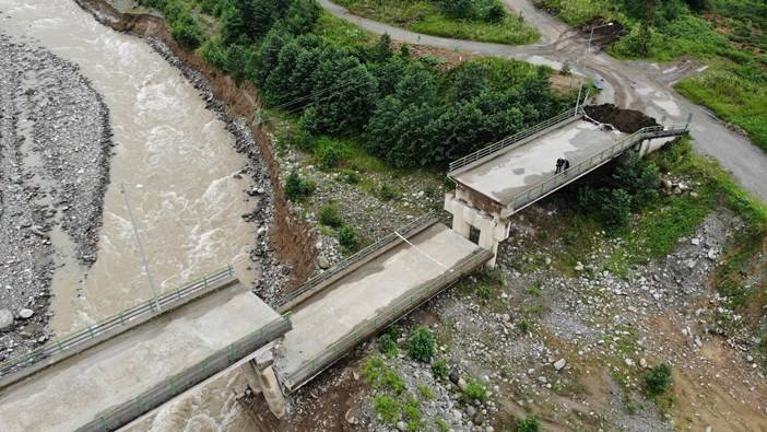 Rize'de iki köyü bağlayan köprü çöktü! vatandaşlardan önemli iddia! 11